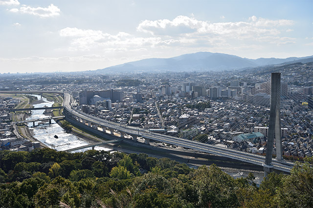 猪名川と五月山の自然に抱かれた池田の街。