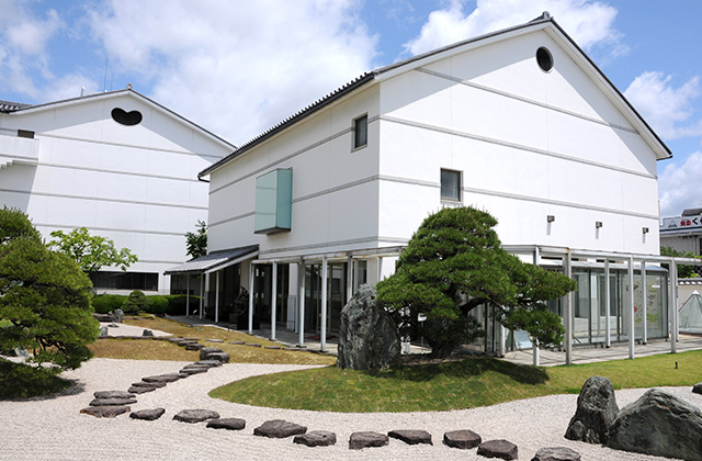 伊丹市立美術館