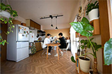 植物×木の温もりを感じる、リラックスROOM