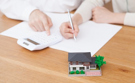 注文住宅のローンの種類と利用する流れは？支払いのタイミングも解説
