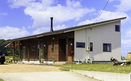 【実例】注文住宅で人気の平屋とは？メリット・デメリットや快適に暮らすためのポイントを解説