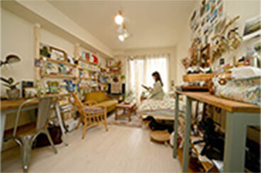 好きを詰め込み本に囲まれた、温かみのある空間