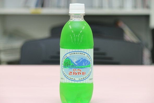 かき氷のシロップみたいな...懐かしさ漂う福井県のローカル飲料「ローヤルさわやか」を飲んでみた