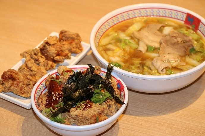 からあげ専門店にも負けない！ ラーメンの神座「金のカラアゲ丼」がさすがのクオリティ