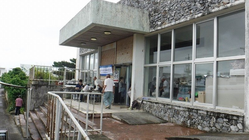沖縄中部の「へんな」公民館に、古き良き「昭和」が残っていた