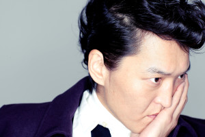 千原ジュニアがモデルに!? ルイスが新ビジュアル公開