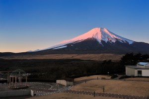 富士山見えなかったら無料宿泊券！　晴れれば絶景の世界遺産