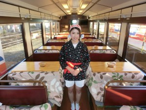 こたつで「うに丼」が楽しめる！　三陸鉄道のこたつ列車