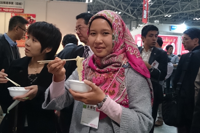 日本初のハラルラーメン　 ずっと食べたかった！と留学生