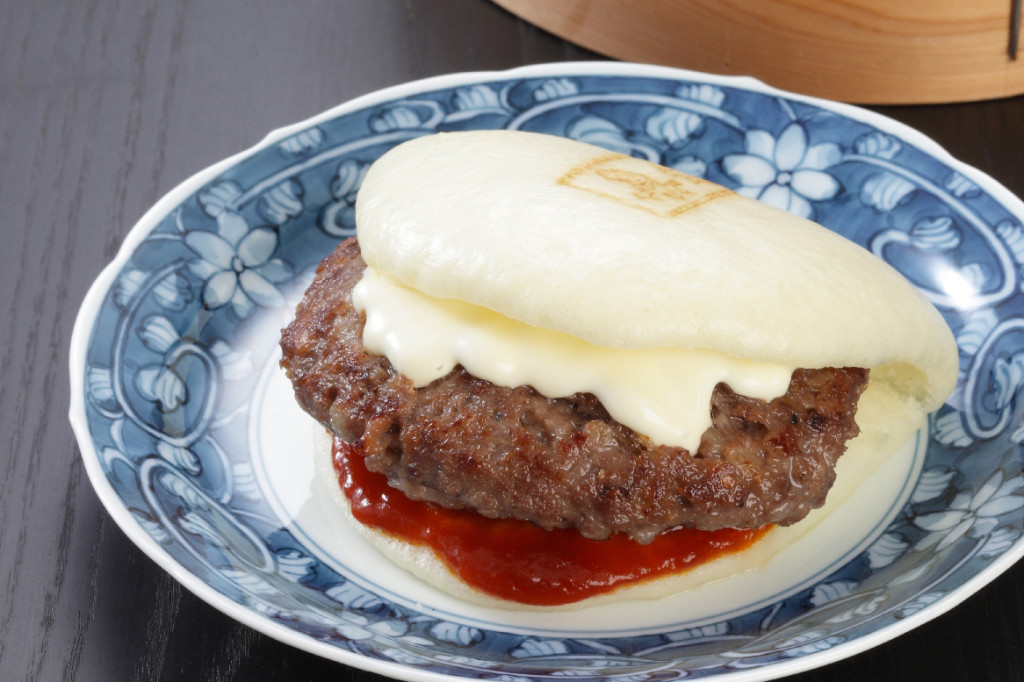 ふわふわ「白バーガー」　 長崎和牛100％に独自のソース