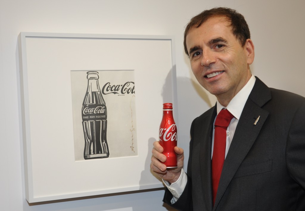 ポップカルチャーの“象徴”生誕１００周年  「コカ･コーラ」のボトルアート展開催