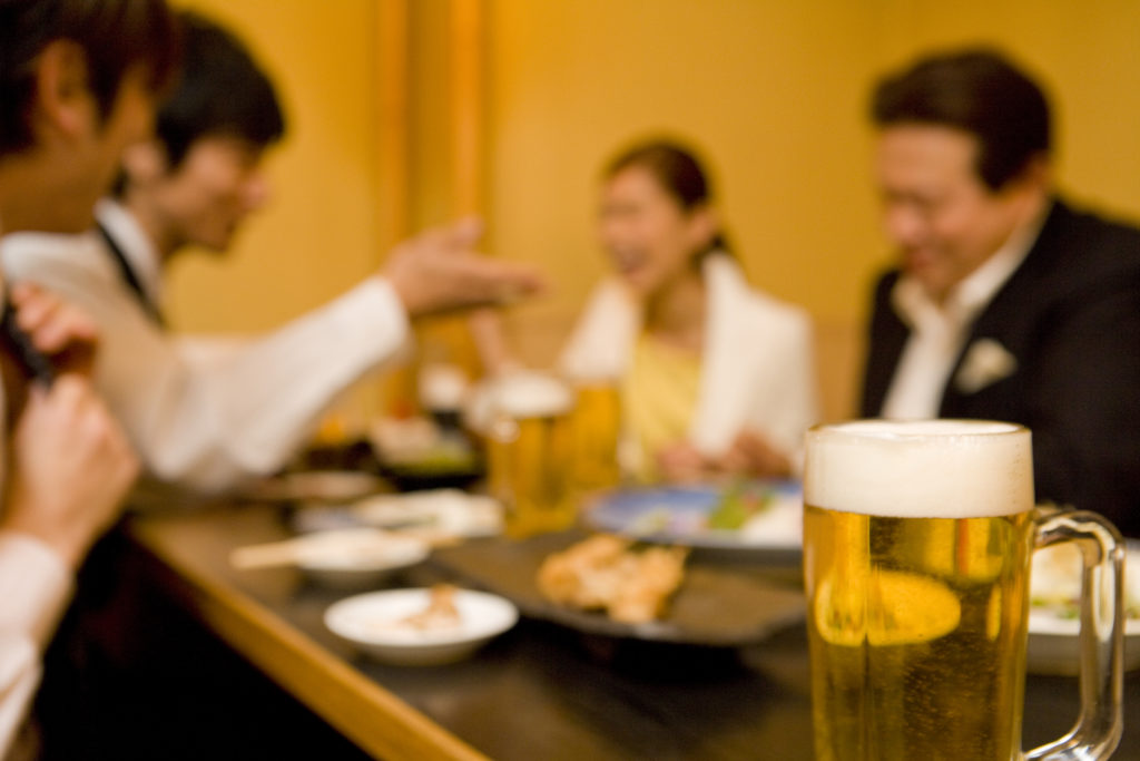 この夏のニュースを振り返る　飲み会でよく話題になったのは？