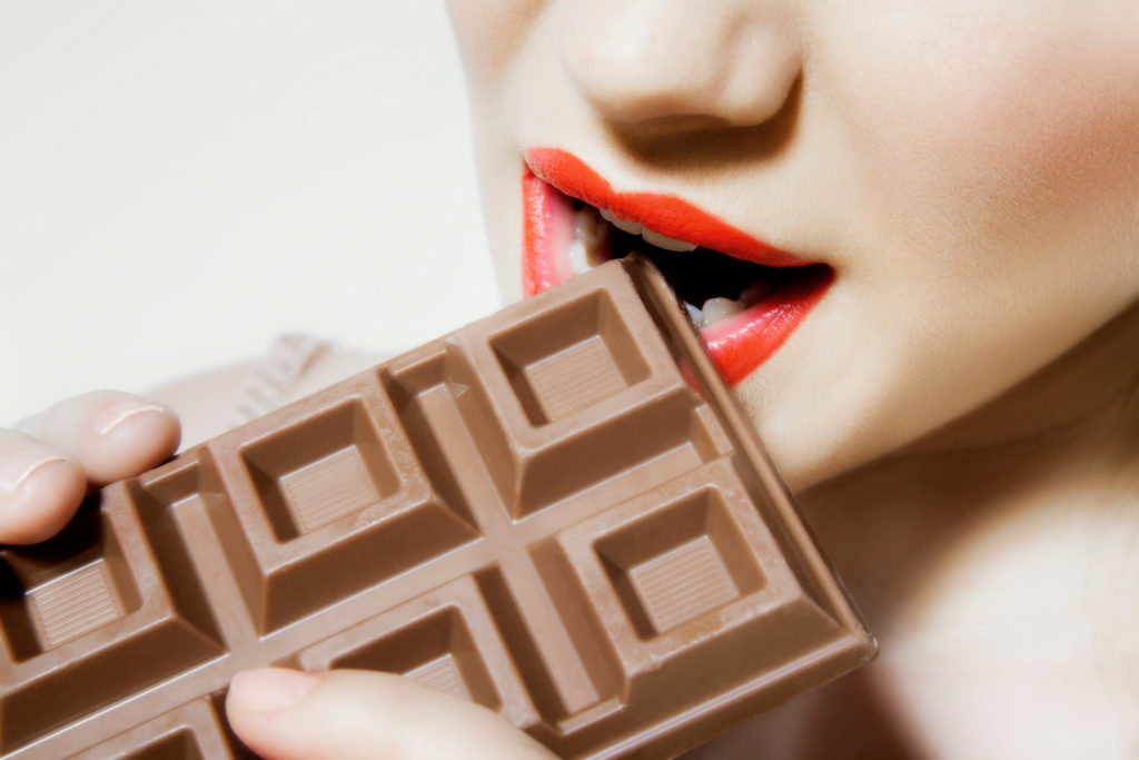 週に１度以上チョコレートを食べる人はどれくらい？　おやつ、買い置き、ごほうび･･･