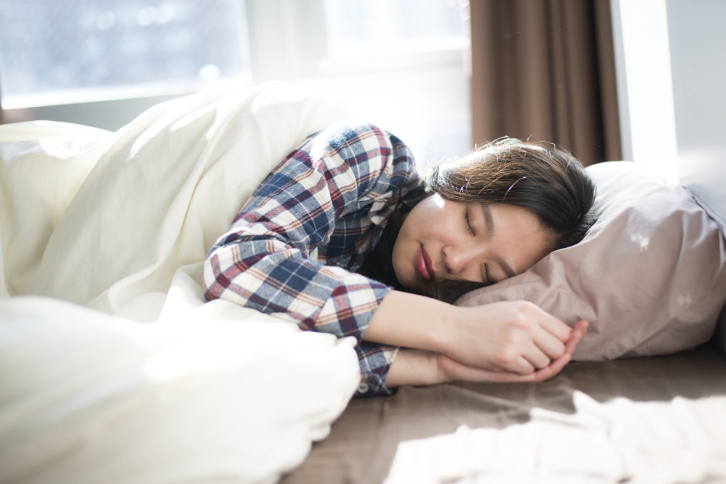 睡眠に不満がある人は9割以上　8時間睡眠が理想だが・・・