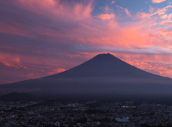 富士吉田市と富士山